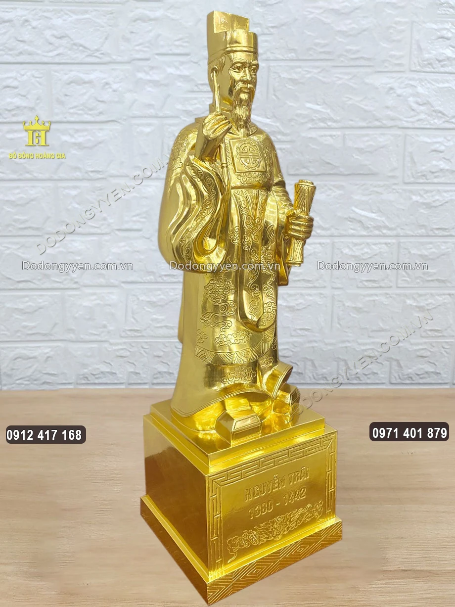 H&igrave;nh ảnh nh&igrave;n nghi&ecirc;ng của bức tượng đồng